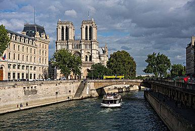 《糖豆人：终极淘汰赛》新赛季新关卡 限时双排三排以及特殊活动